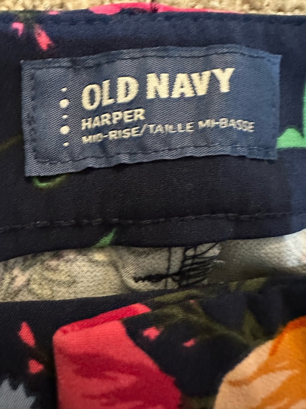 Old Navy Harper mid rise floral crop pants size 26 - Picture 4 of 11